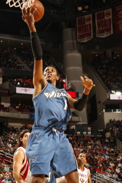 CBA：吉林主场不敌山东 历史对战再添败绩（CBA：吉林主场负于山东 交锋纪录再添一败）