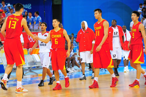 又伤了！姆巴佩出战曼城成疑，皇马进球需看巴西三叉戟（姆巴佩伤情再起恐缺战曼城，皇马火力寄望巴西三剑客）