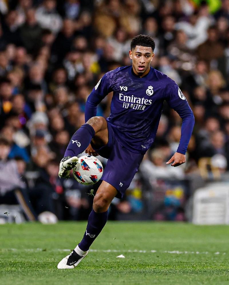 镜报：罗马已对齐尔克泽采取行动，尤文、西汉姆和埃弗顿也感兴趣（镜报：罗马已出手引进齐尔克泽，尤文、西汉姆与埃弗顿也有意）