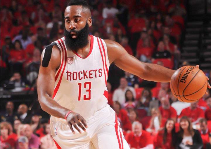 中场球员的职责是什么？（中场球员的主要职责有哪些？）